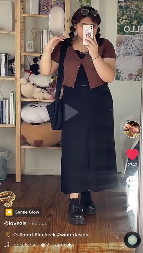 Semi Casual Outfit Women Plus Size, Shorts And Oxfords Outfit, Adrogonus Outfits Midsize, Midsize Dress Aesthetic, Cottagecore Outfit Ideas Plus Size, Midsize Bell Bottoms Outfit, Long Skirt Outfits Aesthetic Plus Size, Whimsigothic Outfits Midsize, Plus Size Neutral Fashion