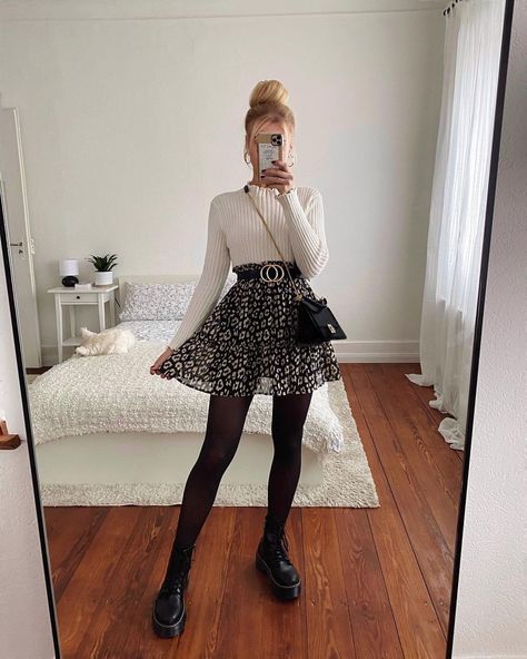 LISA ✨ | Daily Outfit Posts | on Instagram: “My favorite Outfit combination this winter: tights, skirt and boots 🙋🏼‍♀️ In my story you can find a @aboutyoude Haul today ✨ And if…” Winter Outfits Skirt, Winter Mini Skirt, Outfits Skirt, Looks Country, Winter Skirt Outfit, Dresses Aesthetic, Fashion Attire, Pinterest Fashion, Alternative Outfits