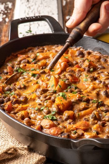 Vegan Sweet Potato And Black Bean Recipes, Sweet Potato And Black Bean Stew, Sweet Potato Black Bean Stew, Beans And Sweet Potato Recipe, Vegan Stews And Casseroles, Sweet Potatoes Black Beans Recipes, Black Beans And Sweet Potatoes, Sweet Potato Tofu Recipes, Vegan Black Bean Soup Recipe