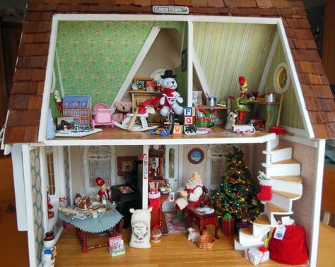 Artist Christmas, Dollhouse Holiday, Christmas Dollhouse, Santa's House, Girls Things, Xmas Toys, Christmas Shadow Boxes, Dollhouse Christmas, Colonial Christmas