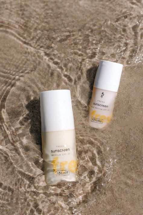 Suncare Photography, Suncream Aesthetic, Sunblock Photography Ideas, Sunscreen Aesthetic Photography, Sun Care Photography, Sun Screen Product Photography, Sunscreen Lifestyle Photography, Face Suncare, Summer Cosmetic