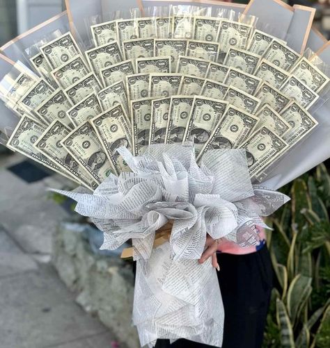 Flowers Paper Craft, Make Paper Flowers, Luxury Flower Bouquets, Money Flowers, Money Cake, Money Bouquet, Creative Money Gifts, Easy Paper Flowers, Good Wishes