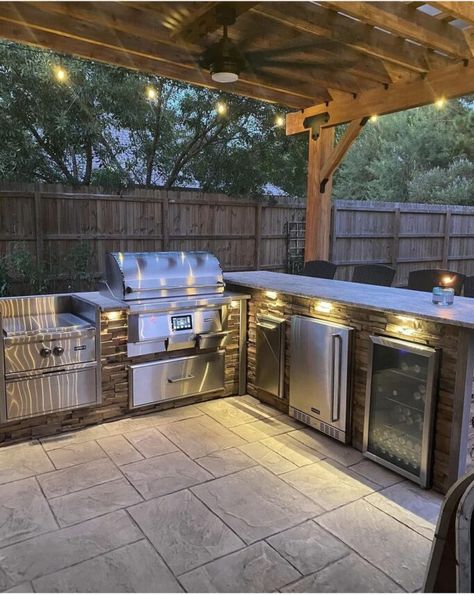 Simple Outdoor Kitchen Diy, Outdoor Kitchen Ideas Covered, Outdoor Kitchen Diy, Kitchen Ideas Outdoor, Simple Outdoor Kitchen, Grills Outdoor, Outdoor Grill Station, Outdoor Barbeque, Modern Outdoor Kitchen