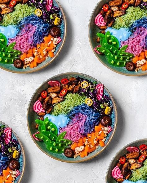 Rainbow Noodles, Colorful Feed, Colourful Backdrop, Eating The Rainbow, Vegan Recepies, Colorful Dishes, Natural Food Coloring, Rainbow Food, Purple Cabbage