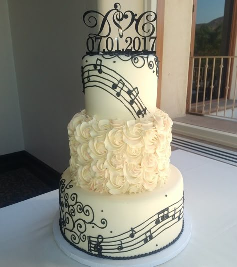 Wedding Cake Music, Music Themed Wedding Cake, Music Themed Wedding Decorations, Cake For Music Lover, Music Wedding Cake, Music Wedding Theme, Music Wedding Cakes, Music Lovers Wedding, Birthday Cake For Women Simple