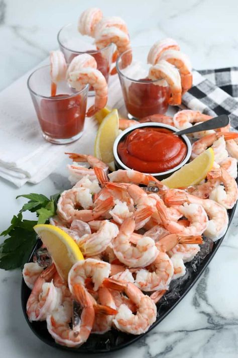 Shrimp Appetizers Easy Simple, Shrimp Tray Ideas, Shrimp Party Food, Shrimp Platter Ideas, Shrimp Cocktail Presentation, Shrimp Appetizers For Party, Shrimp Cocktail Display, Shrimp Cocktail Cups, Best Shrimp Cocktail Recipe