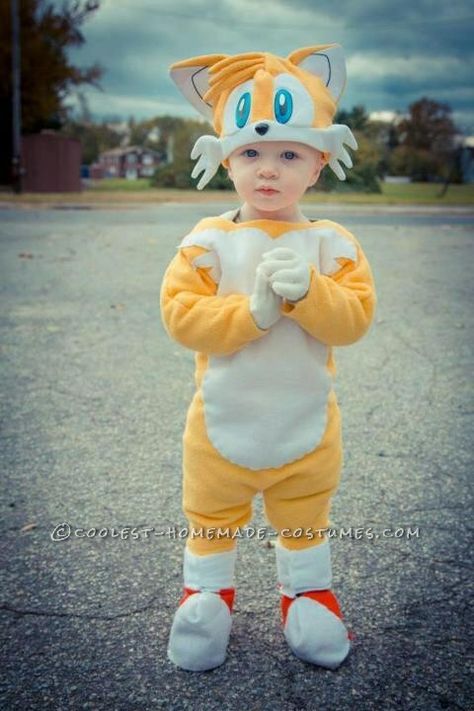 Cutest Sonic and Tails Homemade Costume Tails Costume Diy Sonic, Sonic The Hedgehog Halloween Costume, Sonic The Hedgehog Halloween, Tails Costume, Tails Cosplay, Sonic Costumes, Sonic Cosplay, Sonic The Hedgehog Costume, Sonic Costume