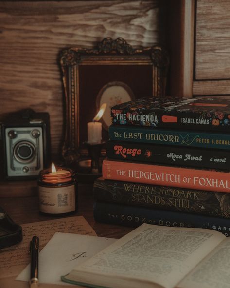 I’m not always very good at making tbr lists and actually sticking to them — but, let’s give this a second try; shall we? Here are a few books i WANT to read before this autumn season ends. 🍁🐿️📖🕯️ [last book got only 2 stars from me, which is sad but … hopefully the rest of this list is better] What’s your #autumntbr like? 📚 . . . . 🏷️ [book aesthetic, book lover, book flatlay, bookish, bookstagram, book photography, book blogger] #bookstagram #booksbooksbooks #reader #booklover #biblioph... Cute Book Aesthetic, Bookstagram Inspiration Aesthetic, Books Aesthetic Pics, Cozy Book Aesthetic, Book Reader Aesthetic, Book Club Aesthetic, Bookish Pictures, Books I Want To Read, Dc Oc