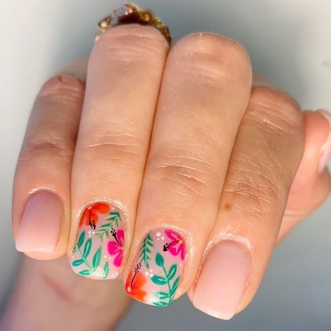 Hawaii Manicure Ideas, Hawai’i Nails, Tropical Honeymoon Nails, Nail Designs For Hawaii, Tropical Flowers Nails, Tropical Vacation Nails Simple Short, Tropical Gel Nail Designs, Luau Nails Hawaiian, Tropical Wedding Nails