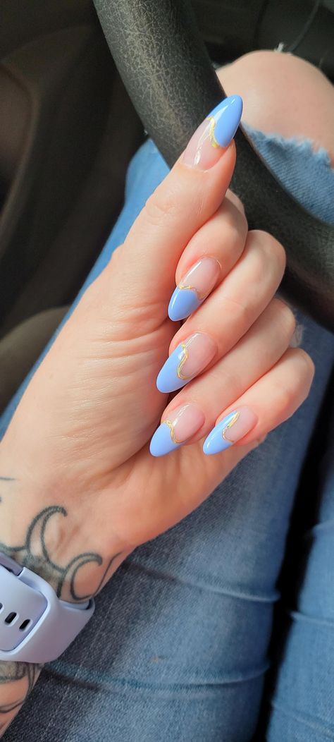 Pale Blue Nail Designs, Pale Blue Tips Nails, Pale Blue French Tip Nails, Baby Blue And Gold Nails, Light Blue French Tips Almond, Light Blue Alomd Nails, Pale Blue Nails With Design, Light Blue And Gold Nails, Uñas Baby Blue