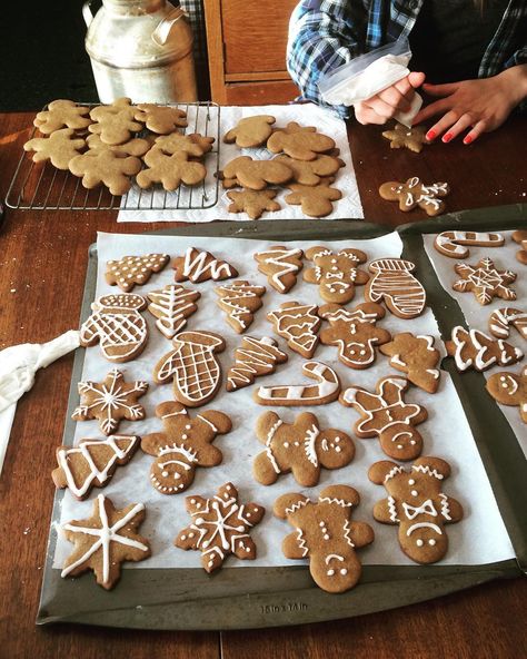 Biscuit de Noël Cosy Christmas, Christmas Feeling, Christmas Inspo, Noel Christmas, Merry Little Christmas, Christmas Mood, Christmas Aesthetic, Cozy Christmas, Christmas Baking