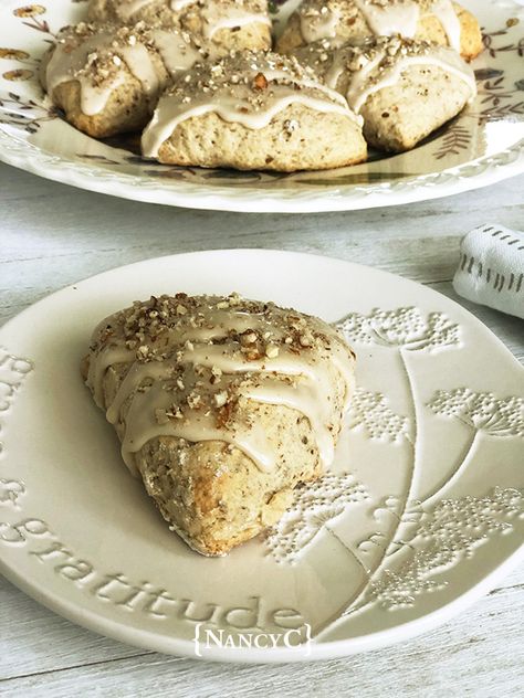 Maple Pecan Scones Maple Pecan Scones, Cranberry Cornbread, Maple Scones, Pecan Scones, Maple Extract, Buttermilk Scones, Peach Muffins, Blueberry Banana Bread, Oat Muffins