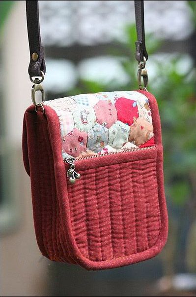 Quilted Purse Patterns, Quilted Purse, Diy Bags Purses, Sewing Purses, Quilted Purses, Denim Tote Bags, Diy Purse, Diy Quilt, Handmade Purses