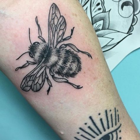 Black And Grey Bee Tattoo, Bumblebee Tattoo, Two Birds Tattoo, Elsa Mora, Bee Tattoos, Bumble Bee Tattoo, Artsy Tattoos, Job Applications, Bottle Tattoo