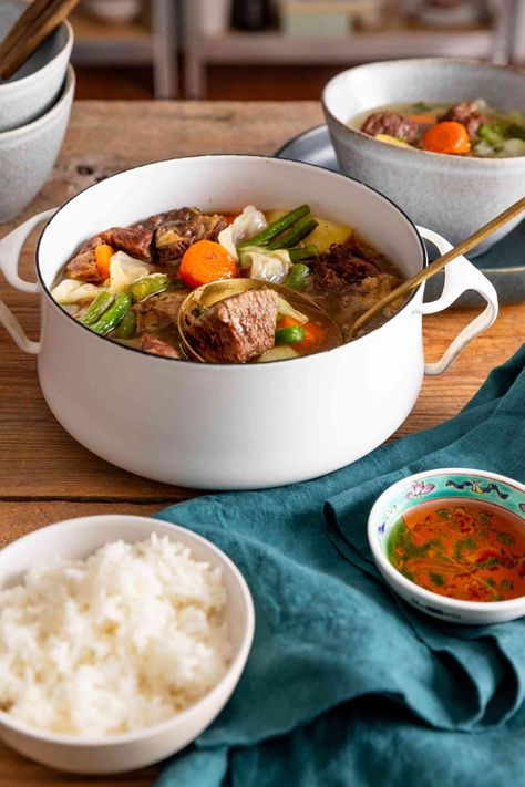 For an easy, flavorful take on beef stew, try a Filipino classic: nilagang baka, also known as beef nilaga. This recipe is sure to warm you up on a cold day. Filipino Beef Stew Recipe, Nilagang Baka Recipe, Beef Nilaga Recipe, Nilaga Recipe, Beef Nilaga, Beef Chuck Stew, Beef Stew Cubes, Filipino Beef Stew, Beef Sirloin