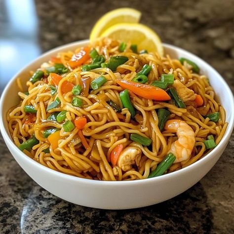 Canton Noodles, Filipino Pancit, Pancit Canton, Man Recipes, Stir Fry Noodles, Chinese Food, Vegetable Oil, Stir Fry, Noodles