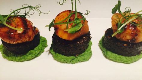 Treat Your Sweet To Caramelised Scallops on Minted Pea Puree with Black Pudding & Pea Shoots | HerFamily.ie Scottish Dinner, Scallop Starter, Pea Puree, Pea Shoots, Gastro Pub, Black Pudding, Gastro Pubs, Come Dine With Me, Intimate Dinner