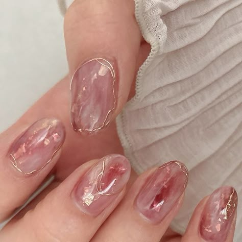 Japanese Nail Art Red, Korean Marble Nails, Nuance Nail Art, Japanese Nail Art Elegant, Soft Pink Nails Designs, Pink And Gold Nail Designs, Elegant Pink Nails, Dainty Nails, Japanese Manicure