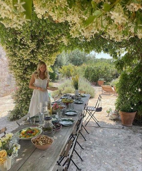 Sexiest Dresses, Box Garden, European Garden, House Backyard, Deco Boheme, Blue Kitchen, Dream Living, Italian Summer, Carriage House