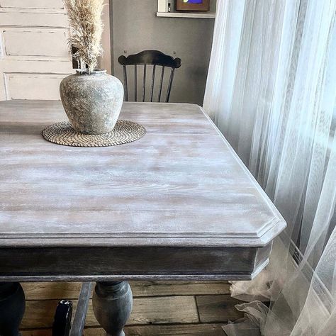 Dining Table Chalk Paint Makeover, Chalk Paint Table Top Ideas, Grey Table And Chairs, Black Wash Kitchen Table, Diy Paint Dining Room Table, Chalk Paint Dining Room Table Diy, Chalk Paint Table Top, Diy Painted Kitchen Table, Chalk Paint Kitchen Table Color Combos