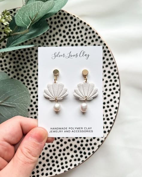 Clay Seashell, Diy Earrings Polymer Clay, Polymer Clay Flower Jewelry, Seashell Earrings, Handmade Clay Jewelry, Porcelain Earrings, Polymer Earrings, Polymer Clay Diy, Polymer Clay Jewelry Diy