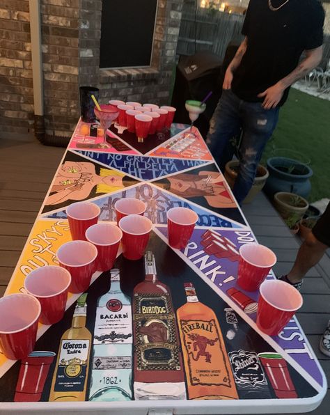 Frat Birthday Party, American Frat Party, Frat House Interior, 18th Party Themes, Frat Party Themes, Frat House Decor, Frat Party Aesthetic, Mens Apartment Decor, Uni House