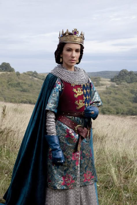 A World Without End - queen Isabella Medieval France Clothing, Medieval Dress Queen, Isabella Of France, World Without End, Medieval Queen, Queen Isabella, Medieval Cosplay, Medieval Clothes, Female Knight