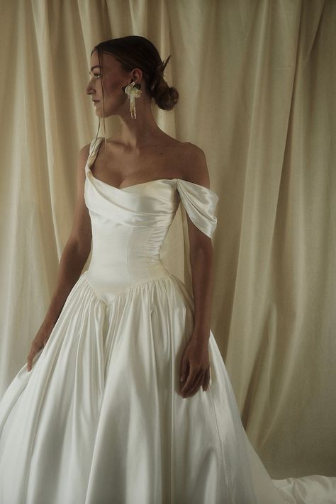 CHARLOTTE | Floure Studio Floure Studio Bridal, Classy Timeless Wedding Dress, Dainty Wedding Dress, Bridgerton Wedding Dress, Elegant Wedding Dress Classy Vintage, Wedding Dresses Organza, Ballet Wedding, Vera Wang Wedding Dress, Wedding Dress A Line