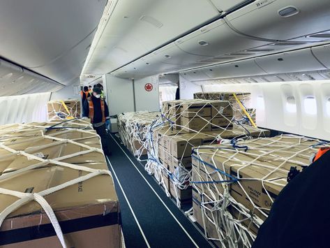 From passengers to cargo: How airlines are overhauling their business - and their planes - The Globe and Mail Cargo Plane, Toronto Airport, Itunes Card, Cargo Airlines, Muslim Countries, Passenger Aircraft, Cargo Services, Air Canada, Travel Pictures Poses