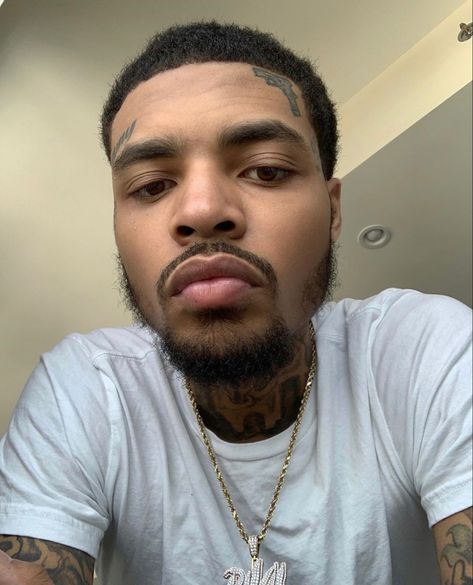 Bandhunta Izzy, Chicano Tattoos, Black Men Haircuts, Black Men Street Fashion, Men Street Fashion, Male Eyes, Ice Box, Male Physique, Athletic Men