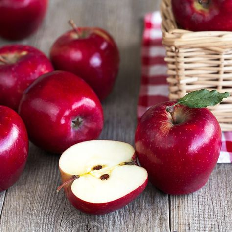 15 New Types of Apples You Should Be Buying Red Apple Photography, Apple Aesthetic Fruit, Dessert Reference, Apples Aesthetic, Types Of Apples, Food Photography Fruit, Diy Halloween Door Decorations, Apple Pie Filling Recipes, Apple Aesthetic