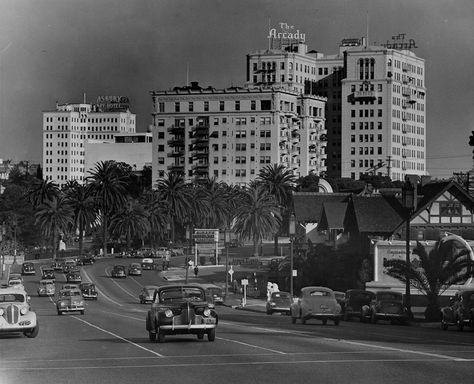 Beautiful 1946 view looking east on Wilshire Boulevard at the Asbury Apartments & Hotel and Arcady (later Wilshire Royale), in Los Angeles' Westlake area. Photo California State Library. Garden Of Allah, East Hollywood, Los Angeles Aesthetic, Ca History, Los Angeles Hollywood, Hollywood Boulevard, California City, Vintage Los Angeles, Vintage California