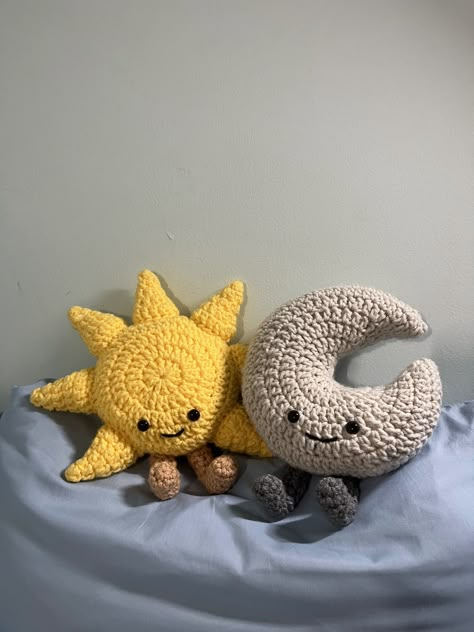 Travel Pillow Crochet, Thing To Crochet For Your Room, Crochet Sun Plush, Jelly Cat Crochet Pattern Free, Knitted Products Ideas, Crotchet Present Ideas, Moon And Sun Crochet, Crochet Gift Ideas For Kids, Gray Crochet Projects