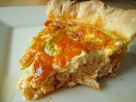 It's buffalo chicken. It's a quiche. It's a Buffalo Chicken Quiche! This is the perfect breakfast or brunch for fans of buffalo chicken. Chicken Quiche Recipes, Buffalo Chicken Pie, Creative Appetizers, Chicken Quiche, Brunch Foods, Chicken Fajita Casserole, Eggs Recipes, Buffalo Chicken Pizza, Recipes From Around The World