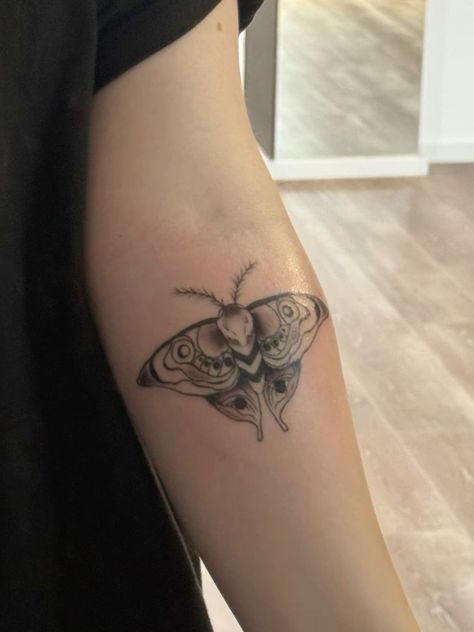 Moth Tattoo Last Of Us, Ellie Moth Tattoo, Tlou Moth Tattoo, The Last Of Us Moth Tattoo, Tlou Inspired Tattoo, The Last Of Us Inspired Tattoo, Tatouage The Last Of Us, Tlou Moth, The Last Of Us Moth