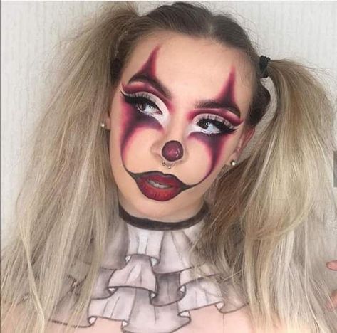 Helovin Make Up, Killer Clown Hairstyles, Killer Clown Makeup Women, Roller Derby Makeup, Halloween Face Paint Ideas For Women, Derby Makeup, Clown Hair, Halloween Makeup Sugar Skull, Halloween Makeup Clown