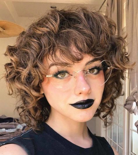 Curly Haircuts 2023 Trends, Layered Haircuts For Short Hair Curly, Short Shag Haircuts For Thick Hair Curly, Curly Shag Bob Hairstyles, Haircuts For Square Faces Curly Hair, Curly Hair Shag Haircut Short, Modern Short Curly Hairstyles, Chin Length Curly Shag, Short Curly Shag Haircut With Bangs