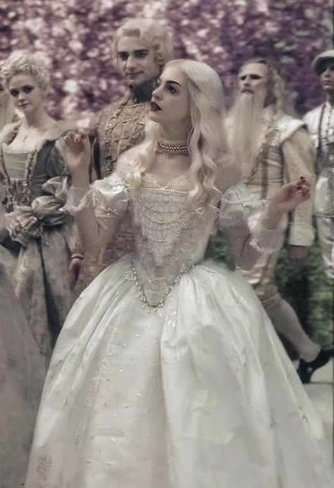 The White Queen Alice In Wonderland Anne Hathaway, White Queen Alice In Wonderland Dress, Alice In Wonderland Queen White, Alice In Wonderland The White Queen, The White Queen Aesthetic, White Queen Castle, The White Queen Alice In Wonderland, White Queen Alice In Wonderland Costume, White Queen Outfit