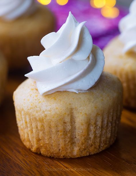 Vegan Vanilla Cupcakes Vegan Protein Cupcakes, Vegan Protien, Gf Cupcakes, Vegan Vanilla Cupcakes, Protein Cupcakes, Pumpkin Cupcake Recipes, Healthy Easter Recipes, Pie Muffins, Vegan Cream Cheese Frosting