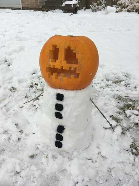 Halloween Pumpkin Designs, Halloween Pumpkins Carvings, Pumpkin Carving Ideas, Soyut Sanat Tabloları, Minecraft Crafts, Build A Snowman, Minecraft Art, Minecraft Projects, Pumpkin Ideas