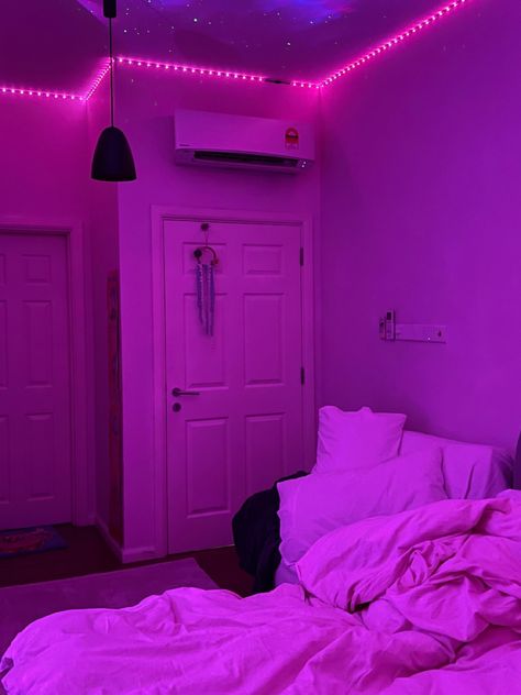 Neon Pink Bedroom Aesthetic, Pink Led Bedroom, Led Lights Bedroom Aesthetic, House Fever, Pink Led Lights, Pink Ceiling, Vibe Bedroom, Barbie Aesthetic, Led Lighting Bedroom