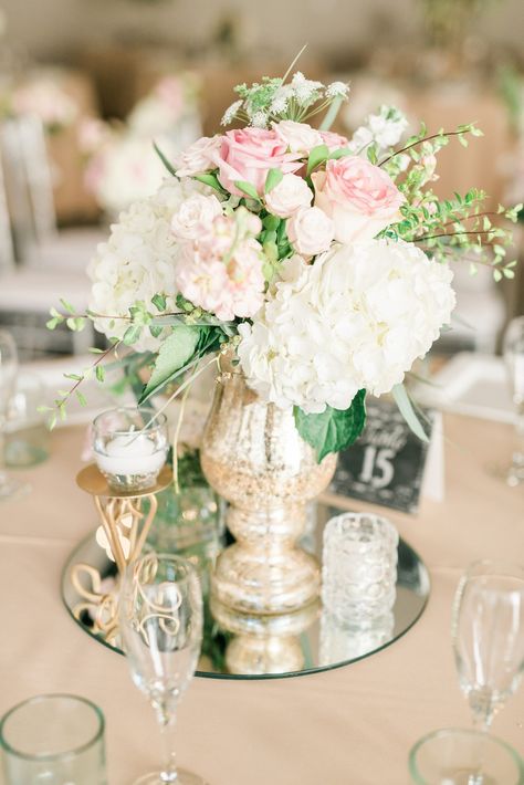 Classic Wedding Centerpieces, Mirror Centerpiece, Summer Wedding Centerpieces, Vintage Wedding Centerpieces, Unique Wedding Flowers, Wedding Floral Centerpieces, Rustic Wedding Centerpieces, Flower Centerpieces Wedding, Wedding Table Centerpieces