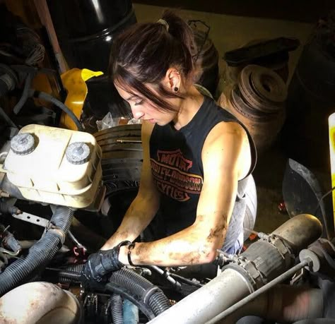 Breaking the Garage’s Glass Ceiling - The New York Times Heavy Duty Mechanic, Women Mechanics, Mechanic Garage Aesthetic, Girl Mechanic Outfit, Mechanic Woman, Women In Trades, Female Electrician Aesthetic, Handyman Aesthetic, Girl Mechanics Aesthetic