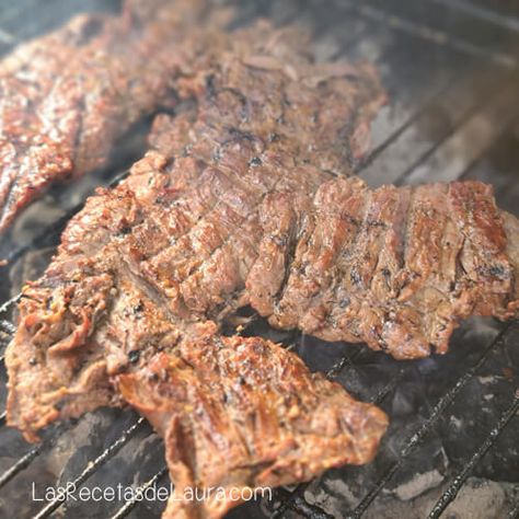 AUTHENTIC ARRACHERA MARINADE RECIPE Arrechera Recipe, Mexican Barbacoa Recipe, Authentic Carne Asada Recipe, Mexican Marinade, Barbacoa Recipe, Beef Tacos Recipes, Barbacoa Beef, Beef Strips, Marinated Beef