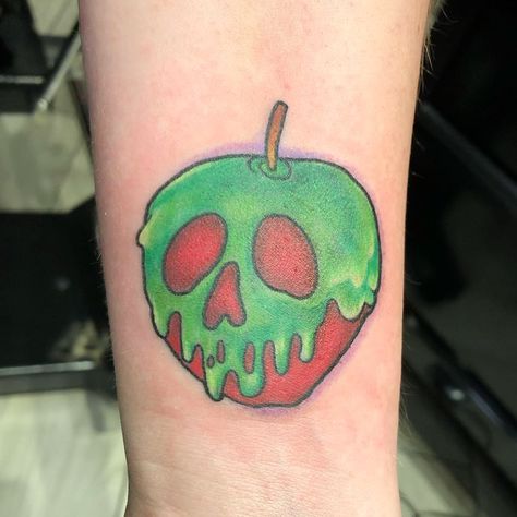 Club Tattoo At LINQ Hotel on Instagram: “Poison apple anyone? 🍎🍏 done by @magicmikenash At Club Tattoo Las Vegas inside the Linq Hotel & Casino Tattoo Apple, Bad Apple Tattoo, Sleeping Beauty Tattoo, Apple Tattoo, Poisoned Apple, Traditional Tattoo Flowers, Bright Tattoos, Club Tattoo, Petit Tattoo