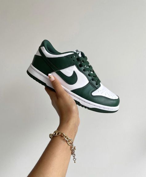 Dunk Low Syracuse, Nike Dunk Low Michigan State, Nike Dunk Low Syracuse, Dunk Low Michigan, Dunks Shoes, Doudoune The North Face, Preppy Shoes, All Nike Shoes, Cute Nike Shoes