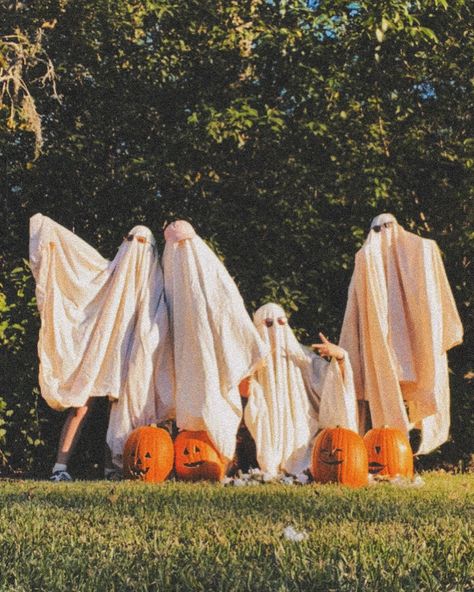 Four aesthetic ghosts Lauriecore Aesthetic, Halloween Fun Aesthetic, Halloween Group Aesthetic, Preppy Halloween Aesthetic, Nostalgic Halloween Aesthetic, Fall Ghost Aesthetic, Halloween Aesthetic Preppy, Fall Halloween Aesthetic Photos, Halloween Vision Board