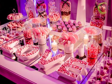 Valentine Sweet 16 Party Ideas, Pink Candy Table Ideas, Sweet 16 Sweets Table, Sweet 16 Food Table, Pink Snacks For Party, Sweets For Wedding, Pink Party Aesthetic, Sweet 16 Candy Bar, Pink Candy Bar