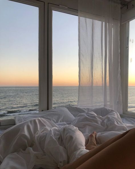 Janae Roberts, Photography Bedroom, Dream House Bedroom, Bedroom View, Big Porch, City View Apartment, Dream Beach Houses, House Window, Dream Beach