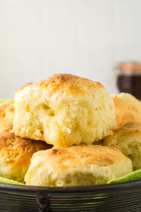 These Mountain Dew Biscuits Are For Serious Mountain Dew Fans Only Mountain Dew Biscuits, Mountain Dew Chicken, Sweet Potato Cornbread, Biscuit Donuts, Mt Dew, Mountain Kitchen, Chicken Crockpot Recipes Easy, Nuggets Recipe, Biscuit Bread